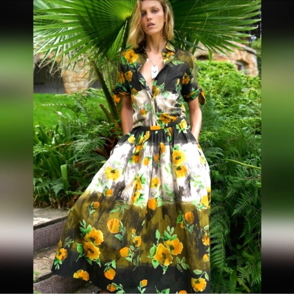 Flyer Auctioning Tons of Zara, MAC Cosmetics, Michael Kors, Coach,Skims - Picture 5 of 16